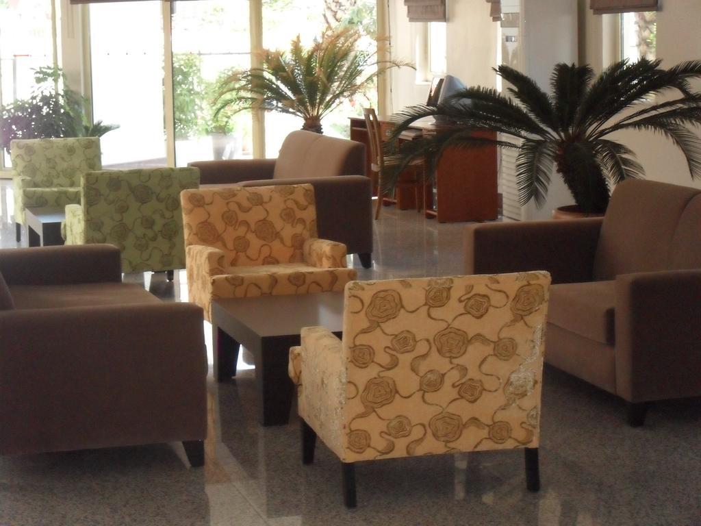 Side Palm D'Or Hotel Exterior photo