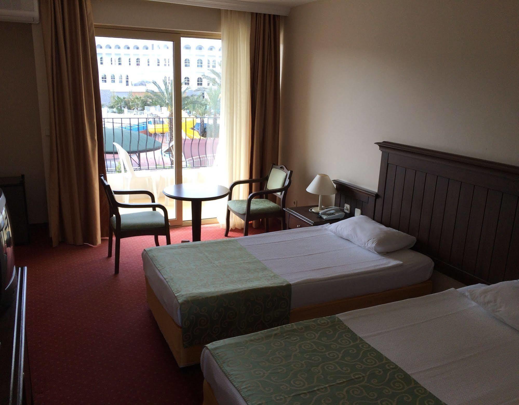 Side Palm D'Or Hotel Exterior photo